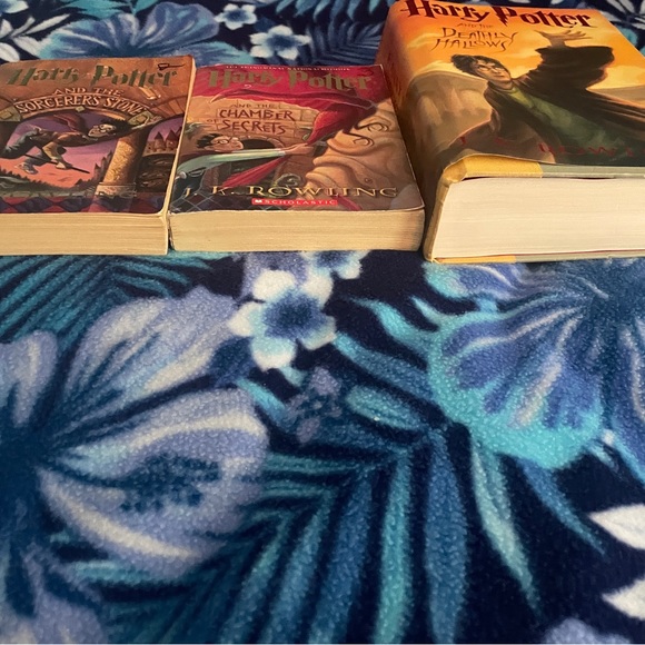 Harry Potter books - Picture 3 of 3